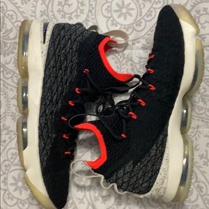 Lebron 15 black / bright crimson gently used